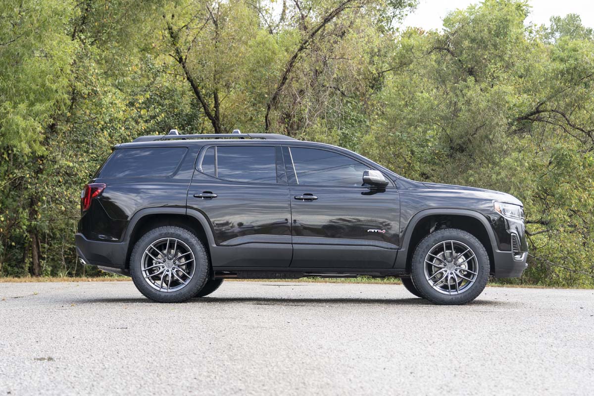 Rough Country 1.5 Inch Lift Kit | N3 Front Struts | GMC Acadia 2WD/4WD (2017-2023)