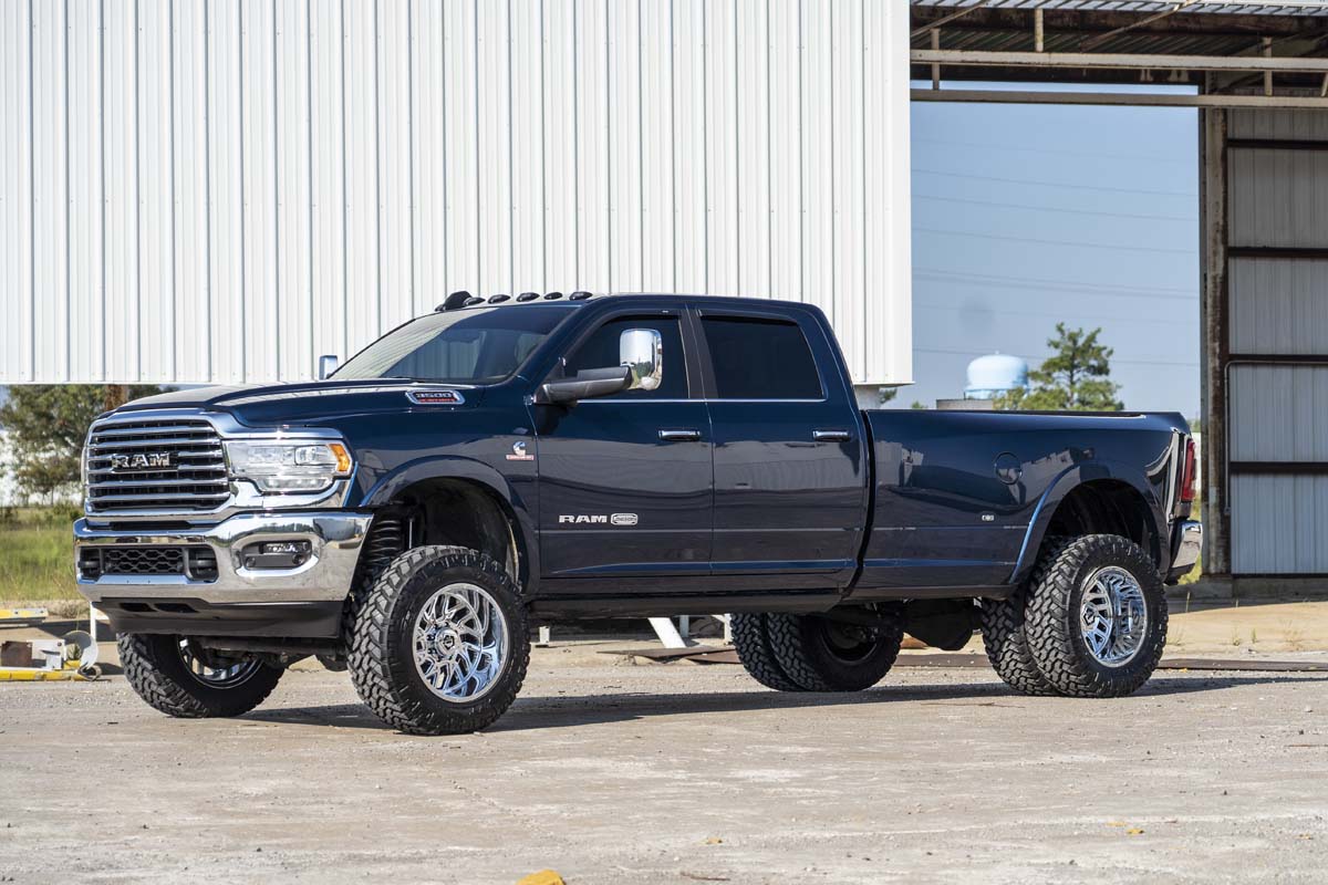 Rough Country 5 Inch Lift Kit | DRW | OE Rear Air | Ram 3500 4WD (2020-2024)