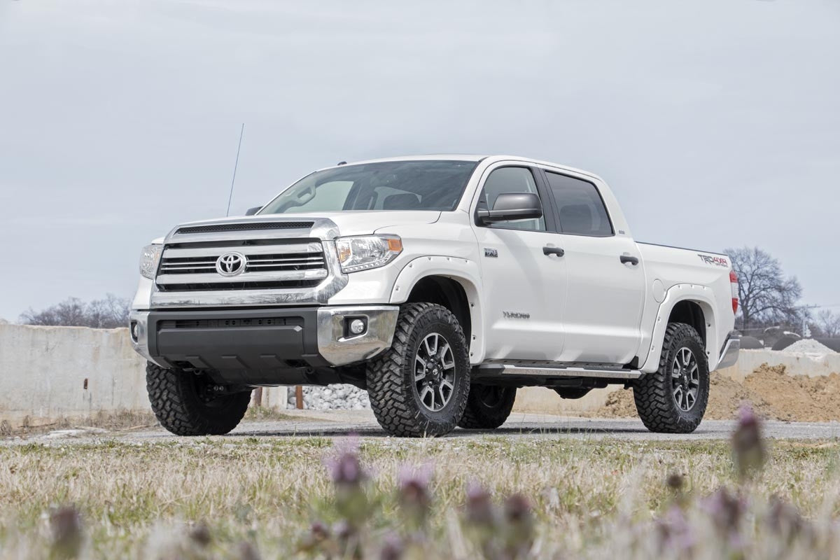 Rough Country 2.5-3 Inch Leveling Kit | Toyota Tundra 2WD (2007-2021)