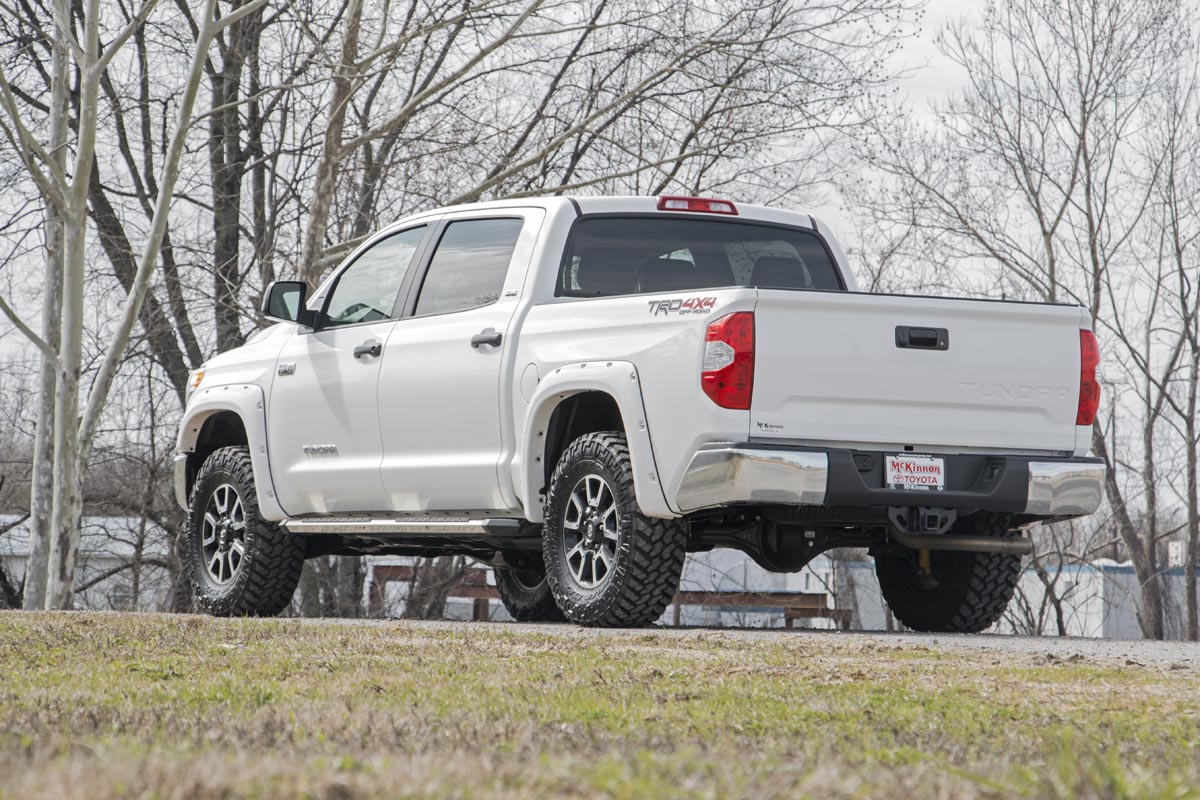 Rough Country 2.5-3 Inch Leveling Kit | Toyota Tundra 2WD/4WD (2007-2021)