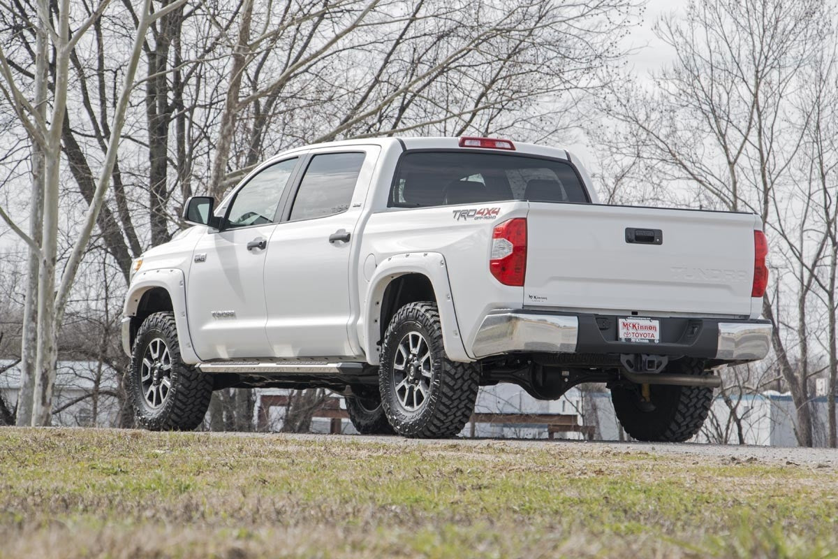 Rough Country 2.5-3 Inch Leveling Kit | Toyota Tundra 2WD (2007-2021)