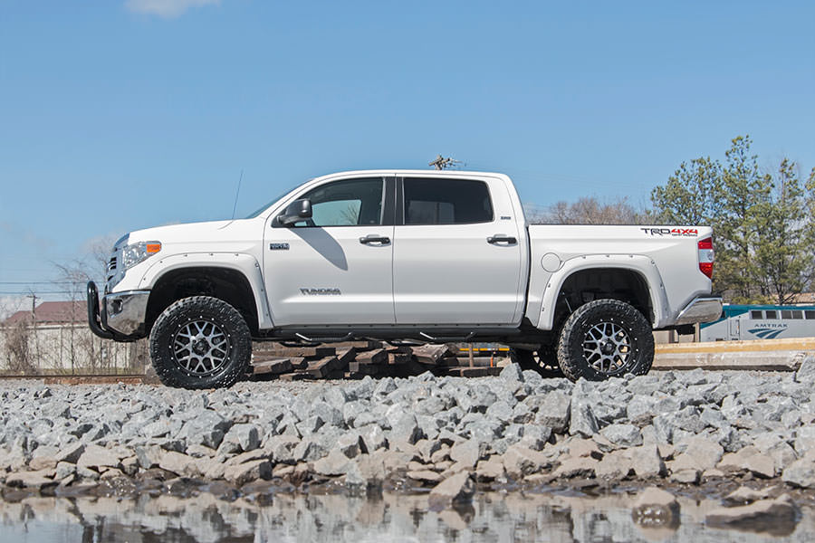 Rough Country 6 Inch Lift Kit | Toyota Tundra 2WD/4WD (2016-2021)