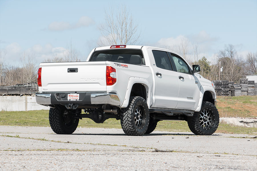 Rough Country 6 Inch Lift Kit | Toyota Tundra 2WD/4WD (2016-2021)