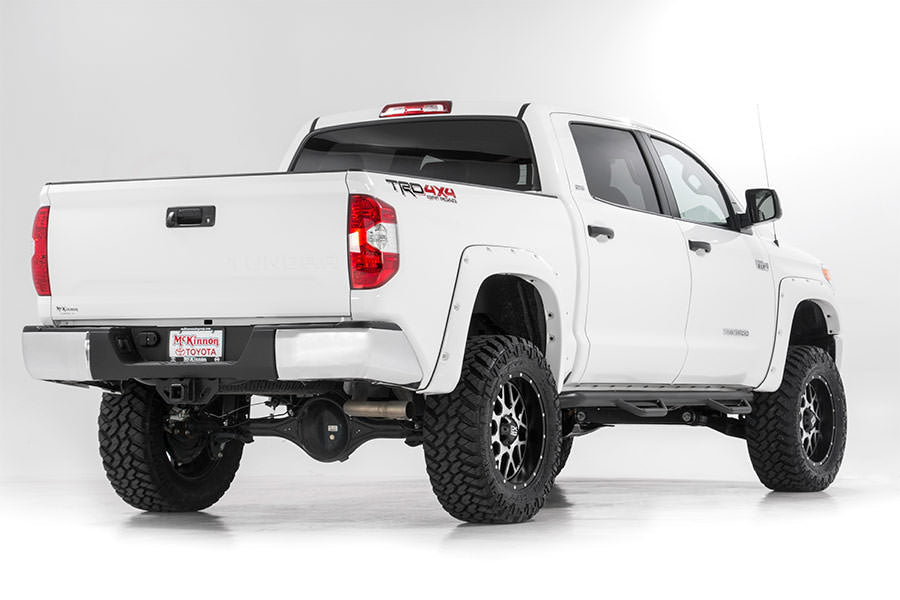 Rough Country 6 Inch Lift Kit | Toyota Tundra 2WD/4WD (2016-2021)