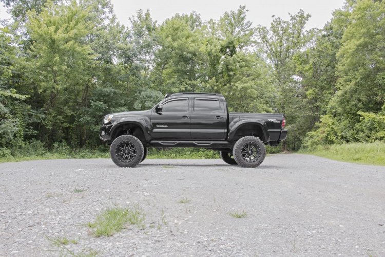 Rough Country 6 Inch Lift Kit | Toyota Tacoma 2WD/4WD (2005-2015)