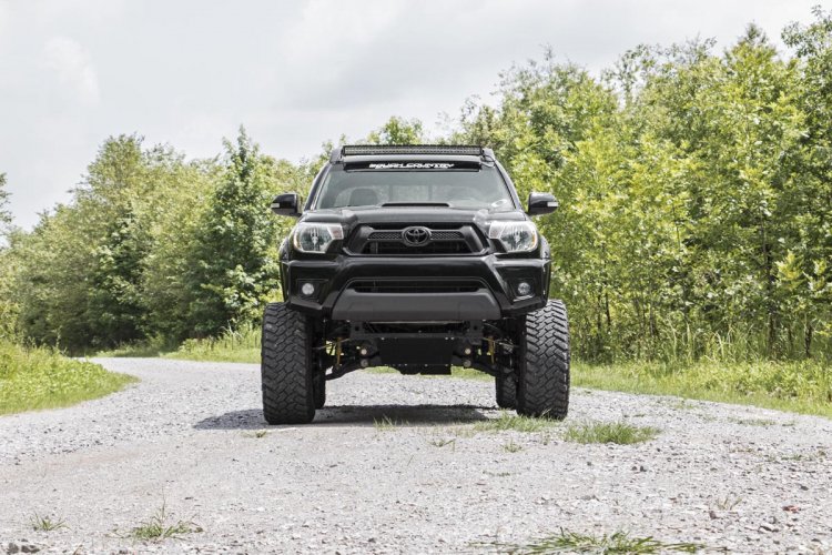 Rough Country 6 Inch Lift Kit | Toyota Tacoma 2WD/4WD (2005-2015)