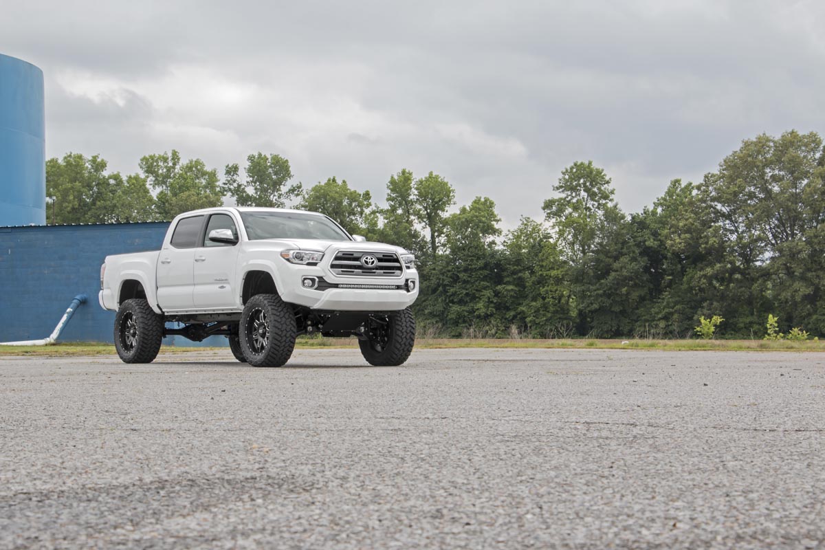 Rough Country 6 Inch Lift Kit | Toyota Tacoma 2WD/4WD (2005-2015)
