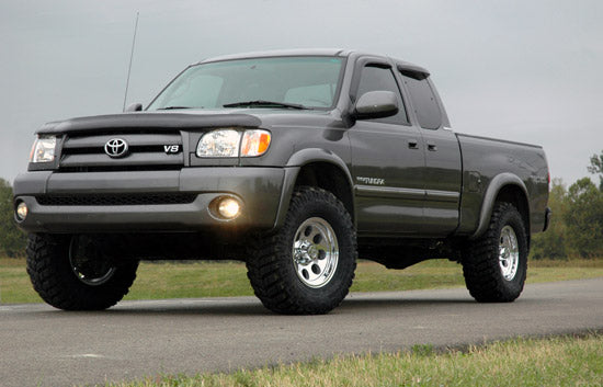 Rough Country 2.5 Inch Lift Kit | Lifted Struts | Toyota Tundra 4WD (2000-2006)